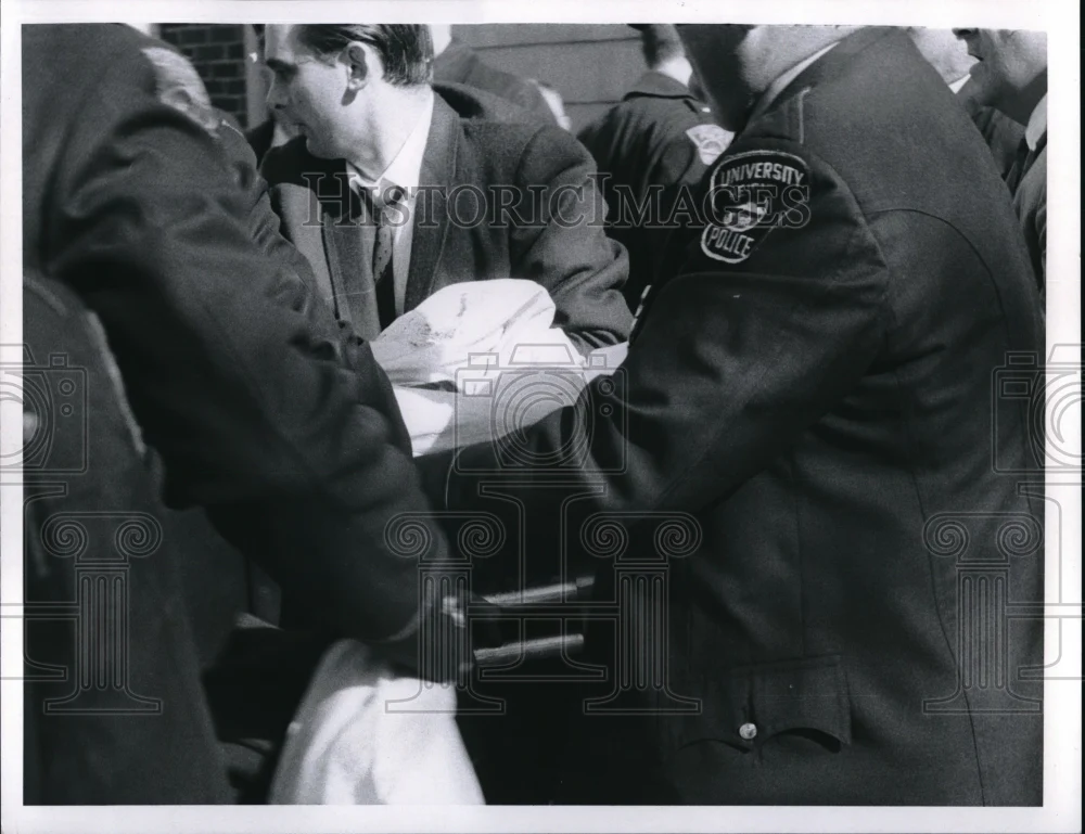 1967 Press Photo Body of Robert Batch Removed from Home - cva00837