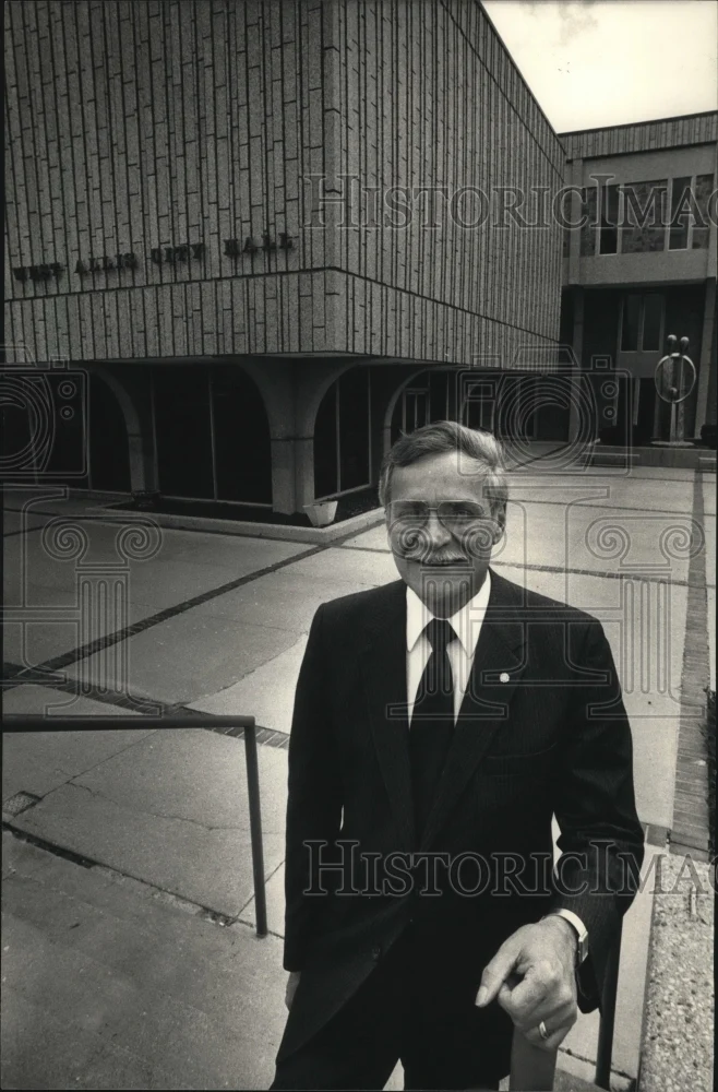 1968 Press Photo West Allis mayor-elect Fred J. Cashmore - mja53185
