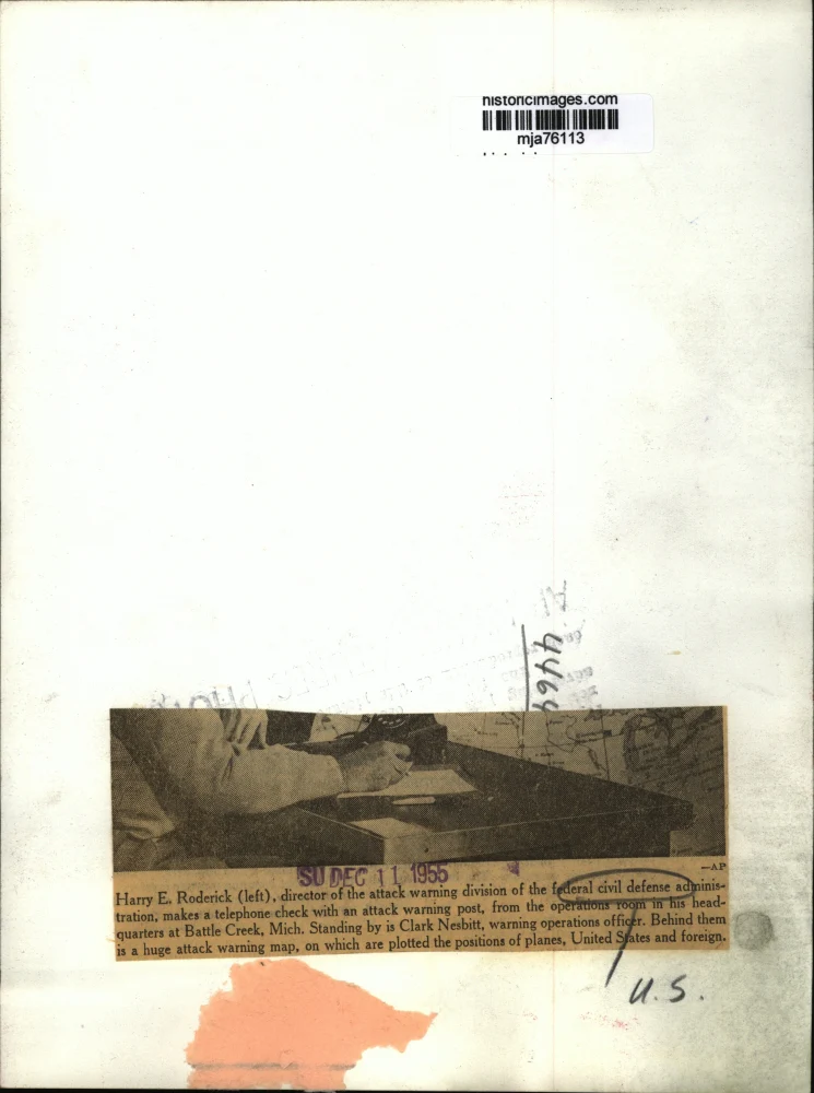 1955 Press Photo Harry E. Roderik and Clark Nesbitt check with an attack warning - Image 2