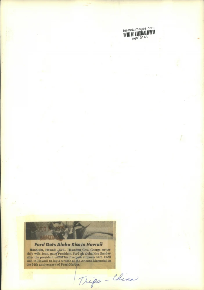 1975 Press Photo Jean, Wife of Governor George Ariyoshi Kisses Gerald Ford - Image 2