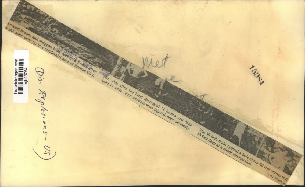 1962 Press Photo House debris from gas main explosion, Kansas City, Missouri - Image 2