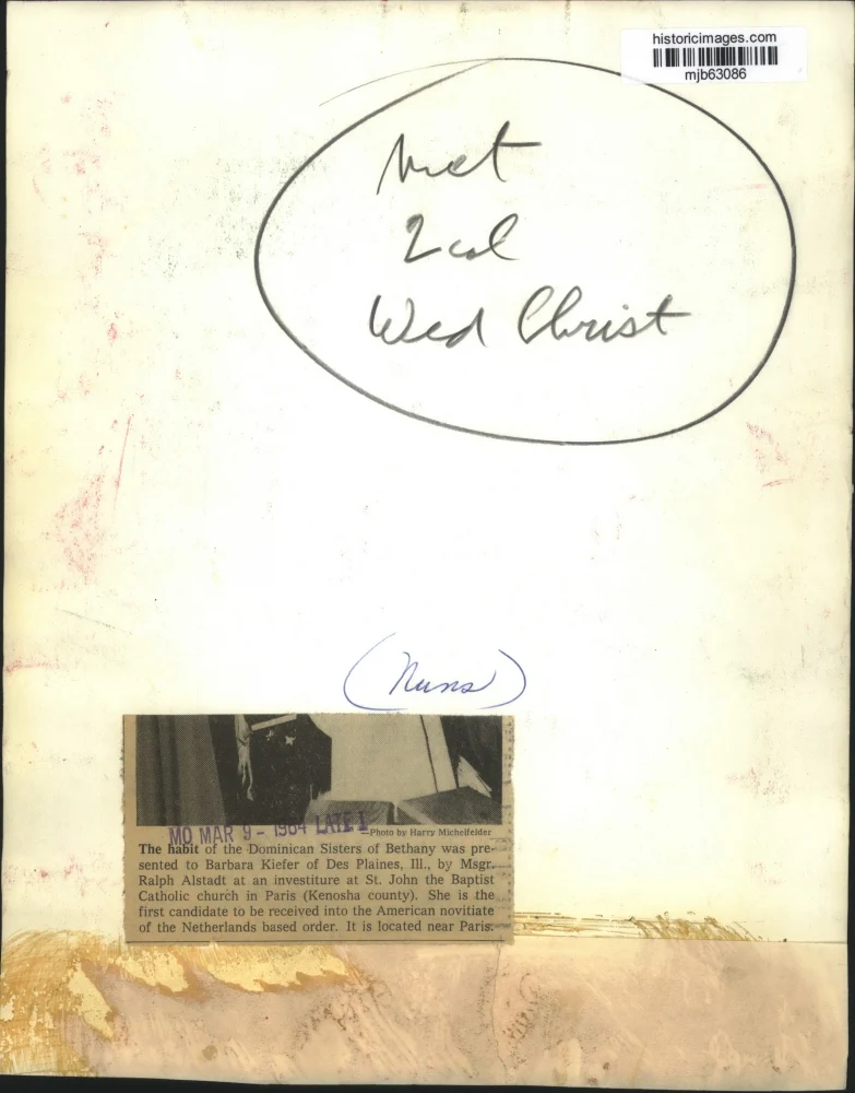 1964 Press Photo Habit given to Barbara Kiefer by Msgr. Ralph Alstadt, Milwaukee - Image 2
