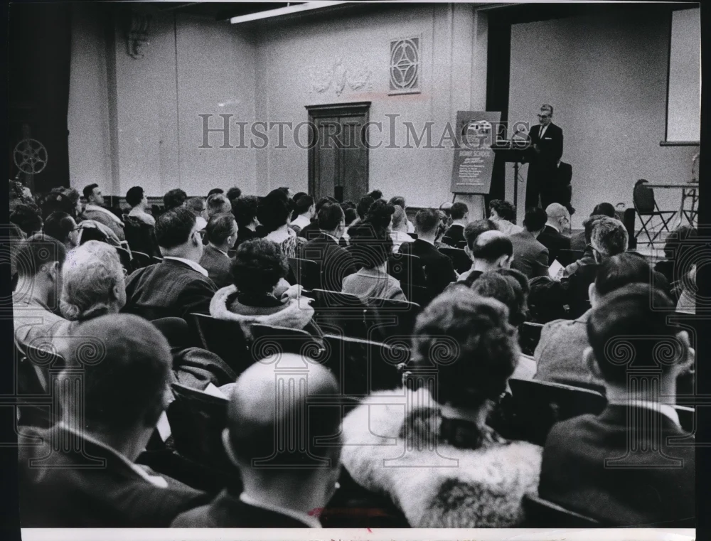 1964 Press Photo Crowd at Juneau Hall in Milwaukee - mjb63655
