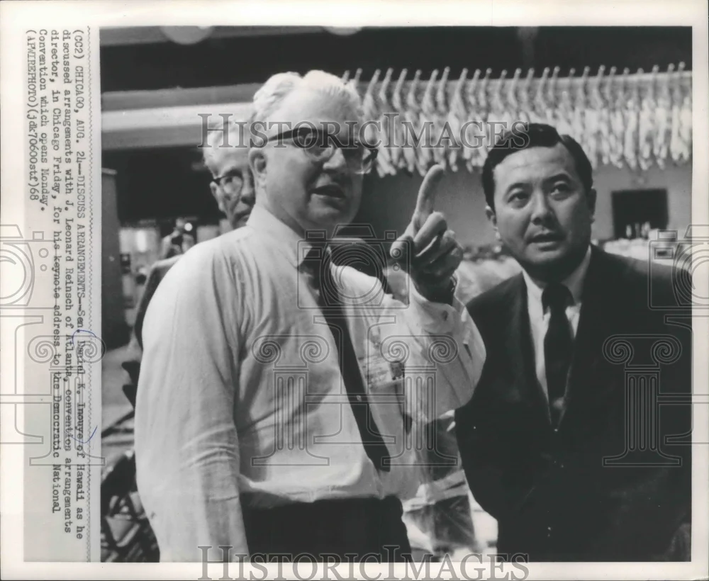 1968 Press Photo Senator Inouye discuss arrangements with Mr. Reinsch, Chicago.