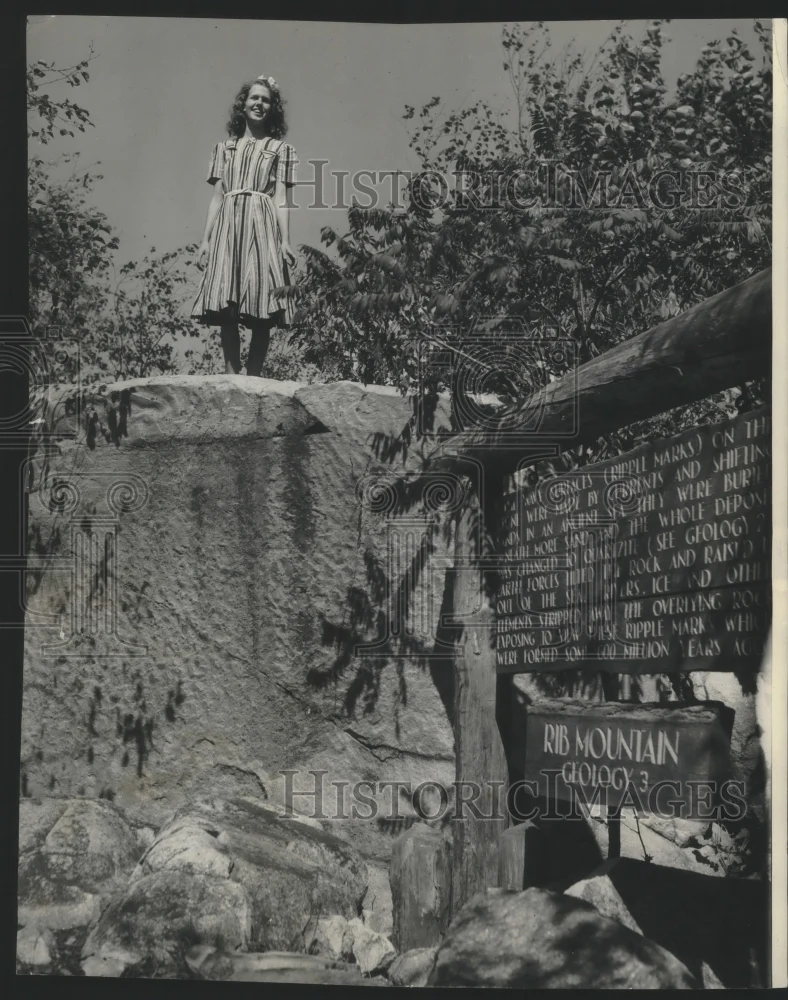 Press Photo Gwen Egdahl of Wausau on summit of Rib Mountain - mjb73579