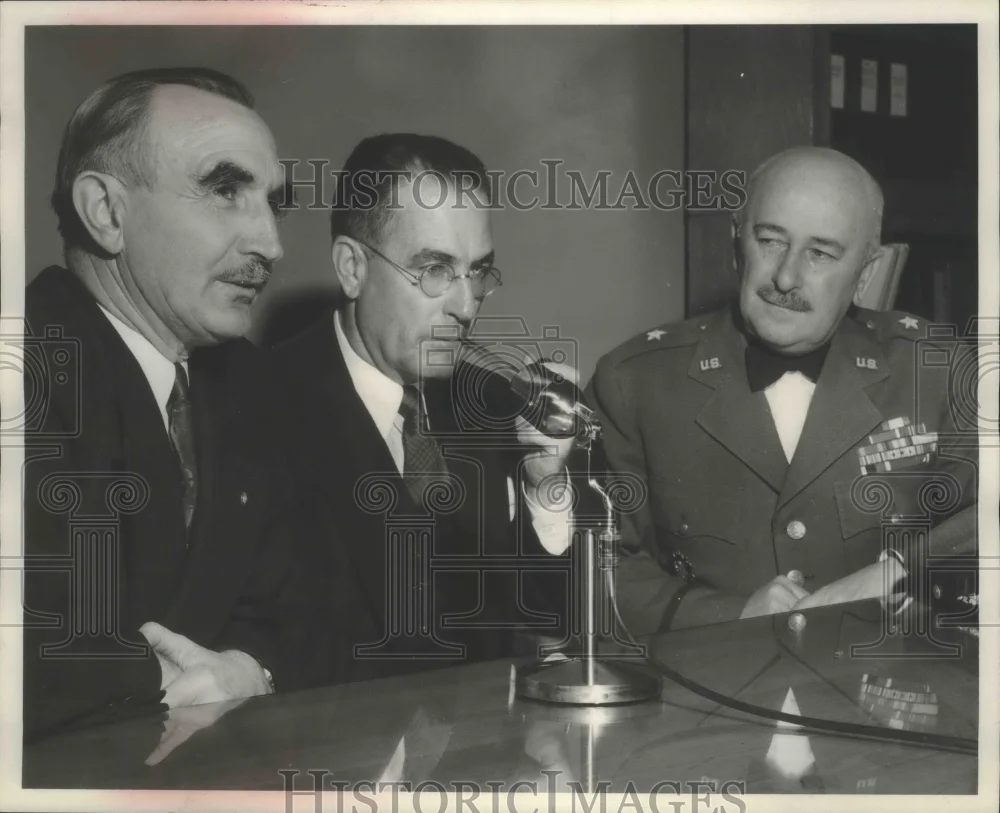 1951 Press Photo Speakers on foreign policy, Milwaukee Vocational school