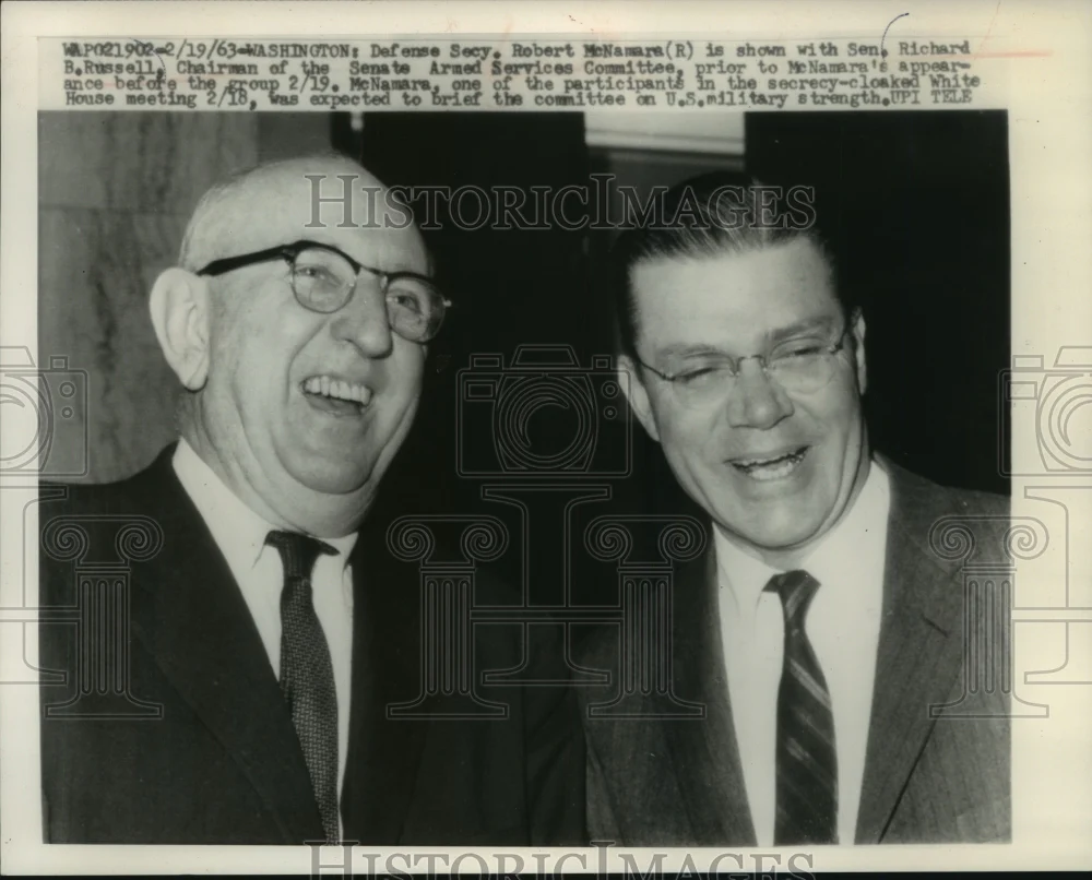 1963 Press Photo Robert McNamara with Richard Russell before military brief.