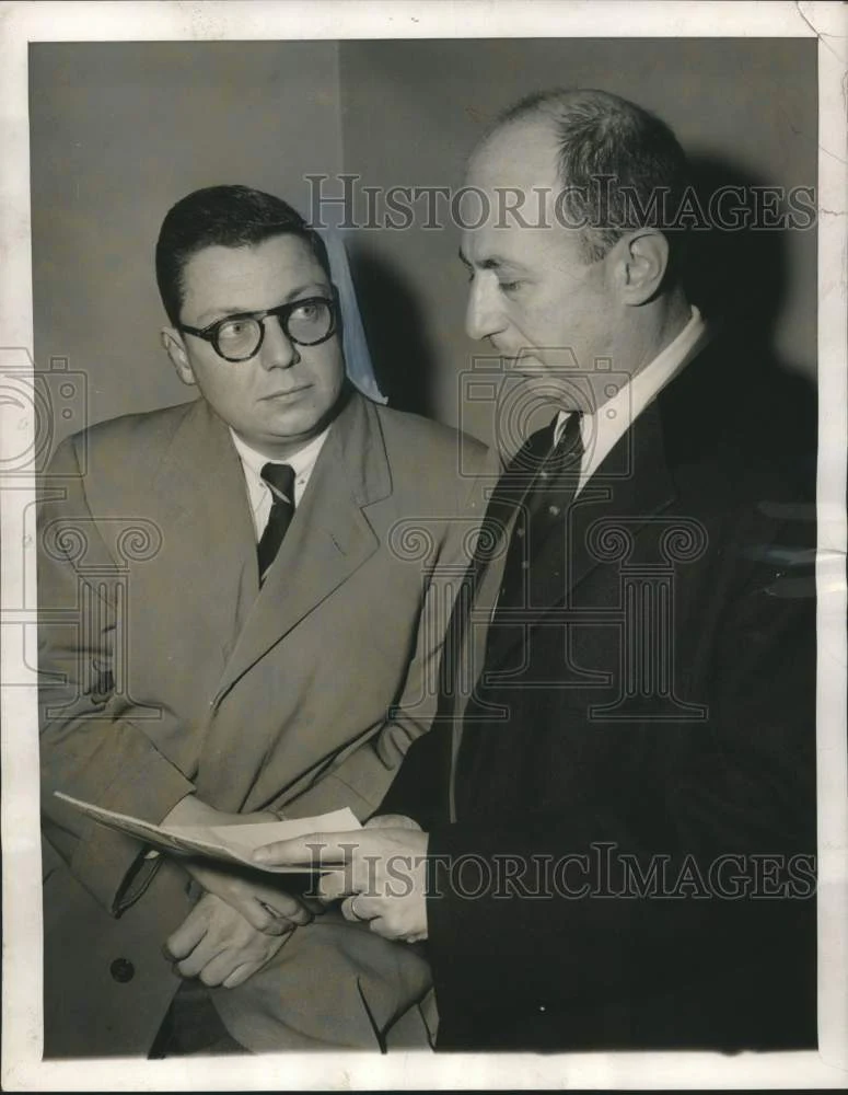 1957 Press Photo Robert Schlesinger & his attorney Harris Steinberg, New York