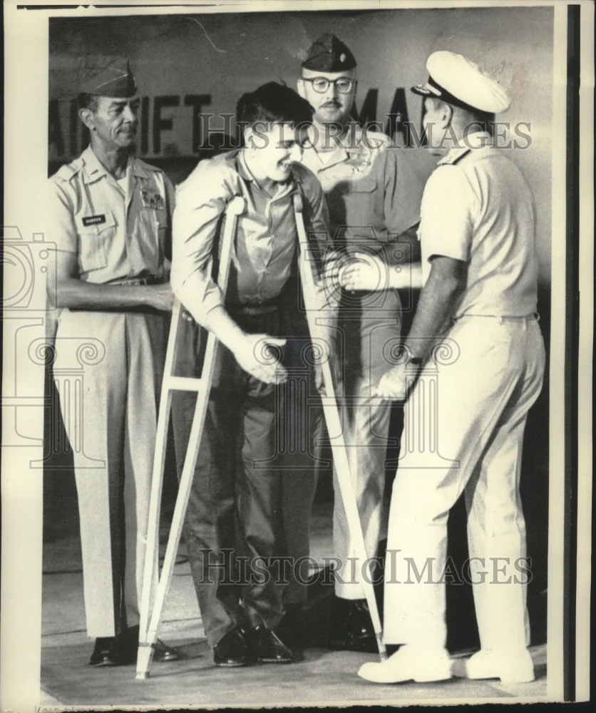 1973 Press Photo Bill Baird, former POW, at Clark Air Base in the Philippines
