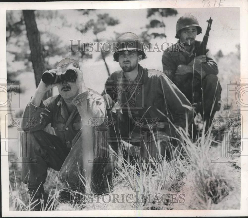 1950 Press Photo US soldiers watch as patrol flushes out enemy in Waegwan Korea.