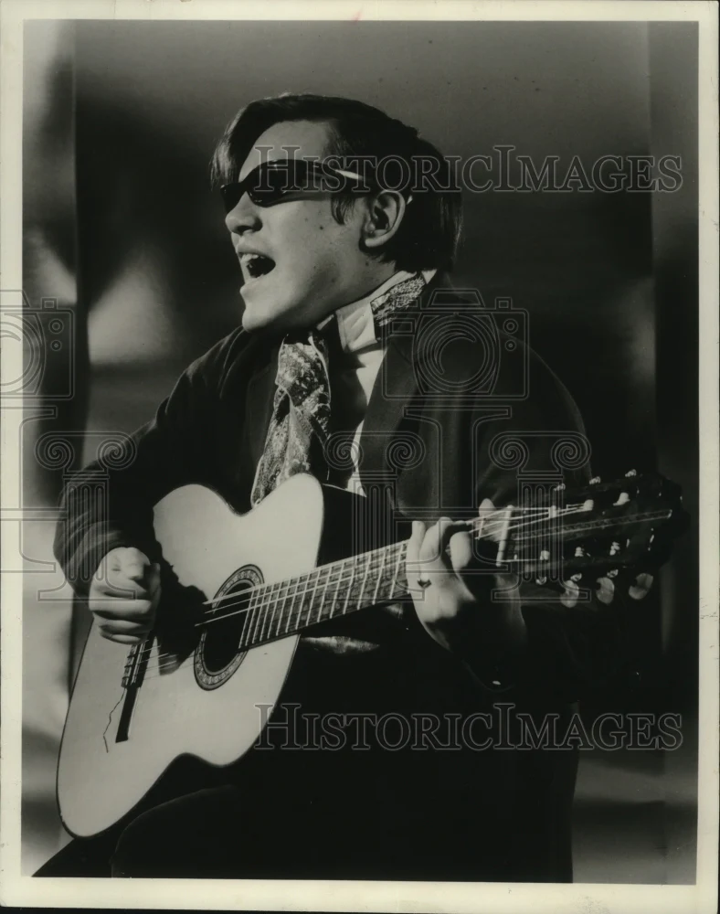 1969 Press Photo Jose Feliiciano hosts an all-star cast for musical guests