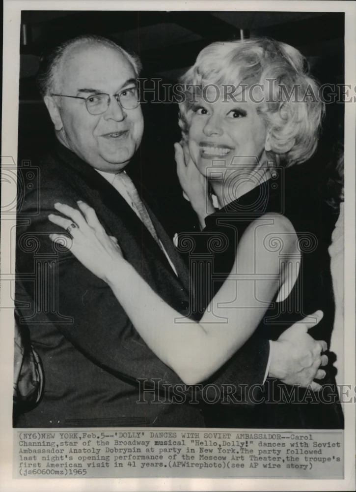 1965 Press Photo Carol Channing of "Hello, Dolly!' Dances with Anatoly Dobrynin