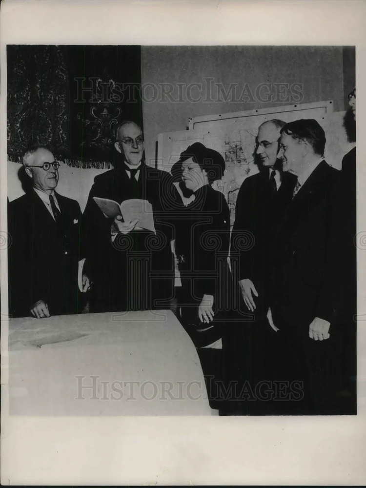 1936 Press Photo Los Angeles City officials announces purchase of power system