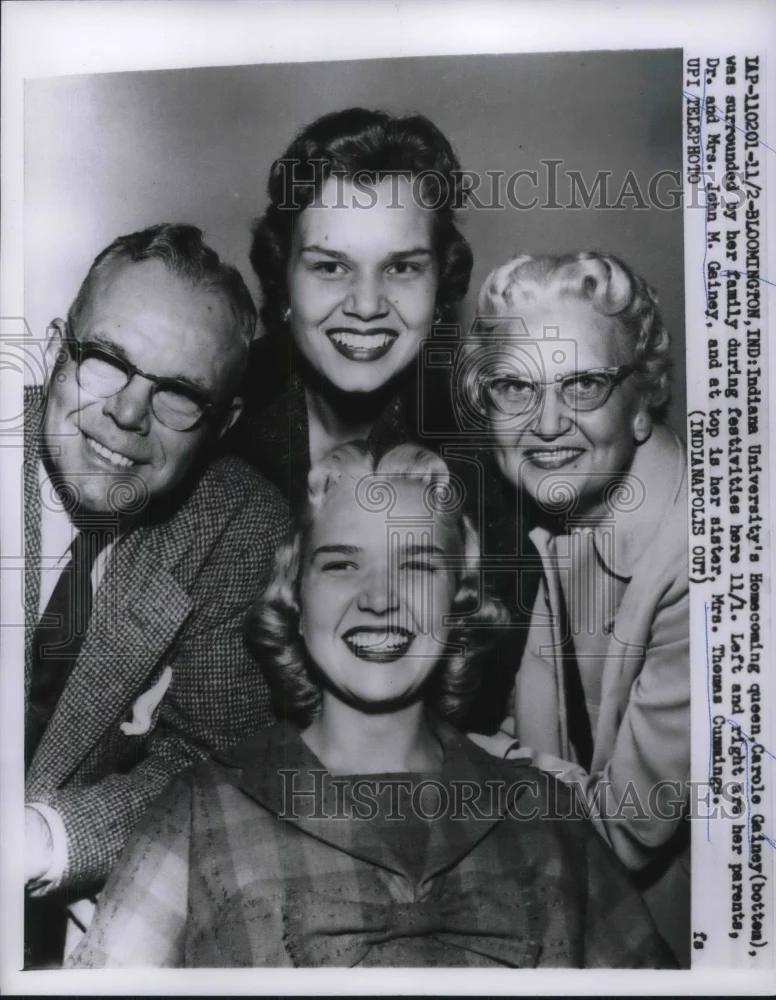 1958 Press Photo Indiana Univ. Homecoming Queen Carole Gainey and Family