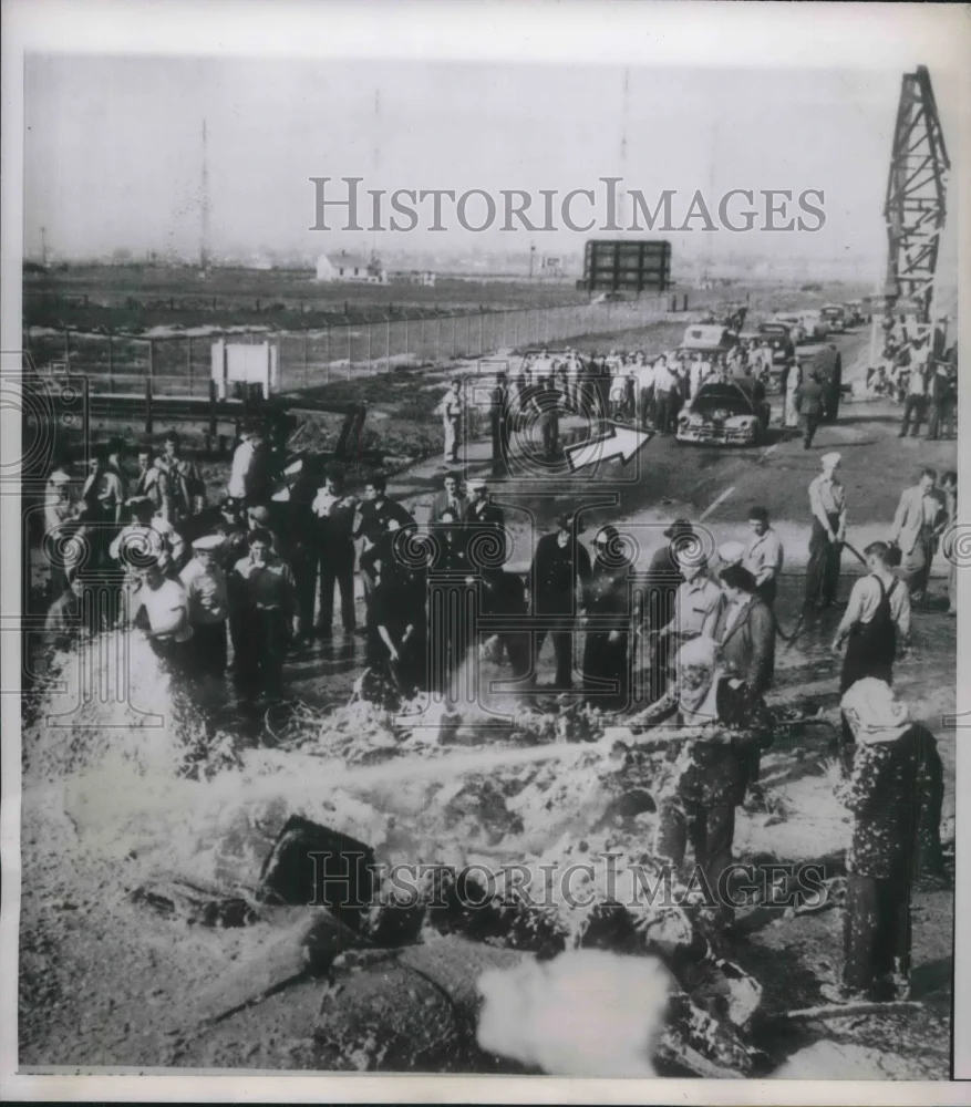 1951 Press Photo Cleanup after DC-4 Plane Crash - nec05915