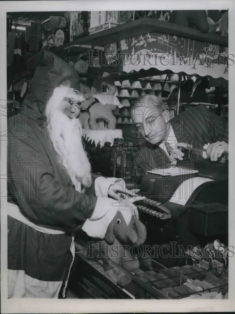 1944 Press Photo OPS Administrator Rae Walters & Santa Dorothy Massman