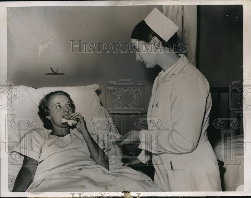 1935 Press Photo Miss Thelma Kaighn in a cotton diet.
