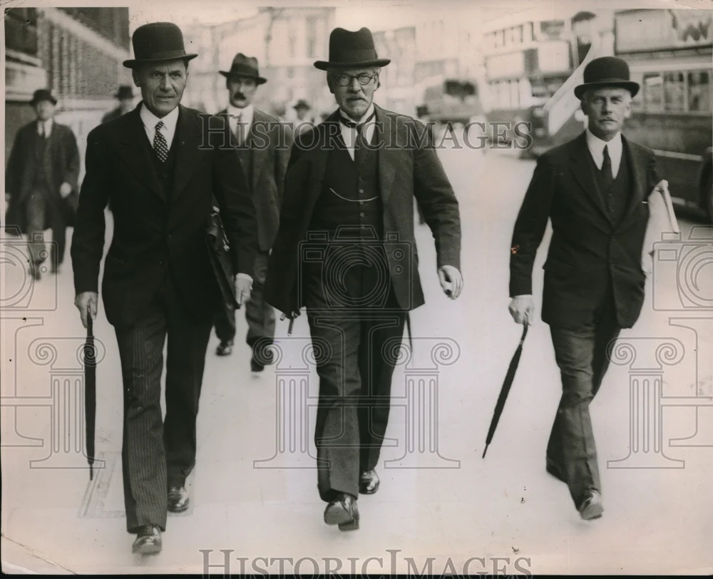 1933 Press Photo Mr. Ramsay MacDonald on his way to the house in Washington DC