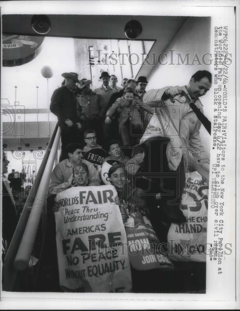 1964 Press Photo Visitors To New York City
