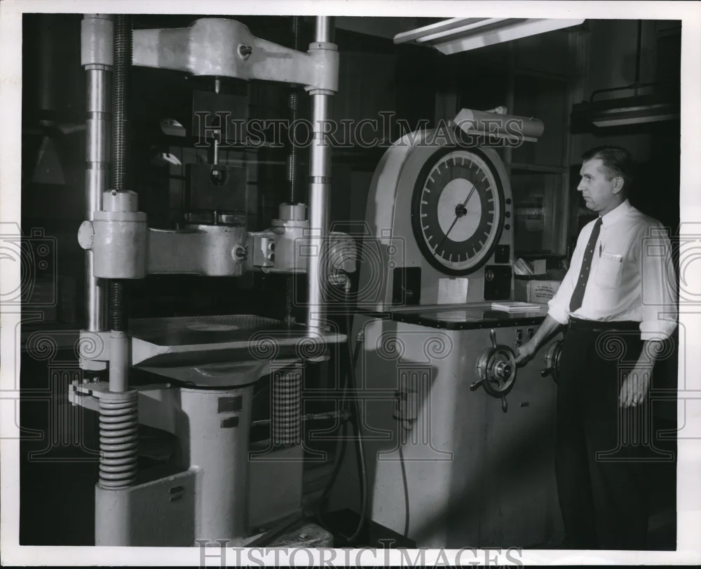1955 Press Photo Calvin H. Milligan Jr. of Lawson & Sessions Co.