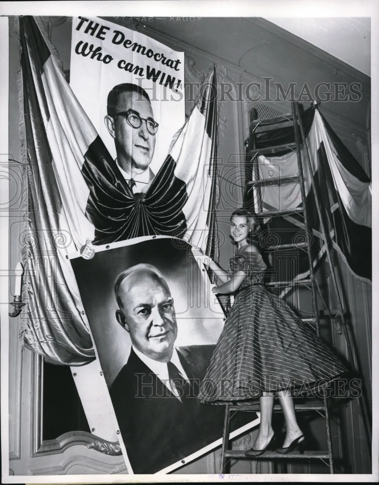 1952 Press Photo Kefauver Picture Replaces Eisenhower at Conrad Hilton Hotel