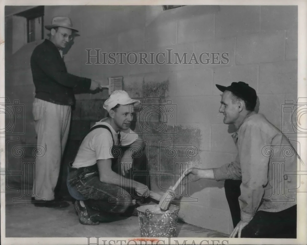 1955 Press Photo Jacob Nitz, Dwight Firestine, Clem Shoemaker, paint a church