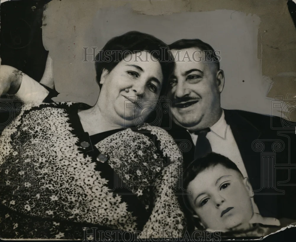 1935 Press Photo Mr & Mrs Darringo w/ their son - nec67755