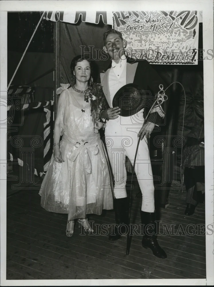1934 Press Photo Edwin Robbins & Mrs Harry Walker at Sands Beach Pt Club