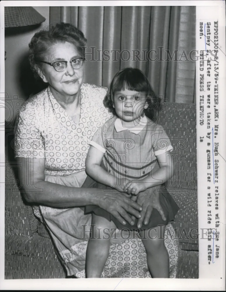 1959 Press Photo Weiner, Ark Mrs Hugh Schwarz & daughter Sue Jean