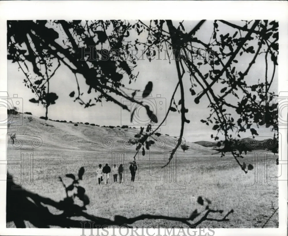 1969 Press Photo San Luis Obispo, Calif people arrive for a rock festival