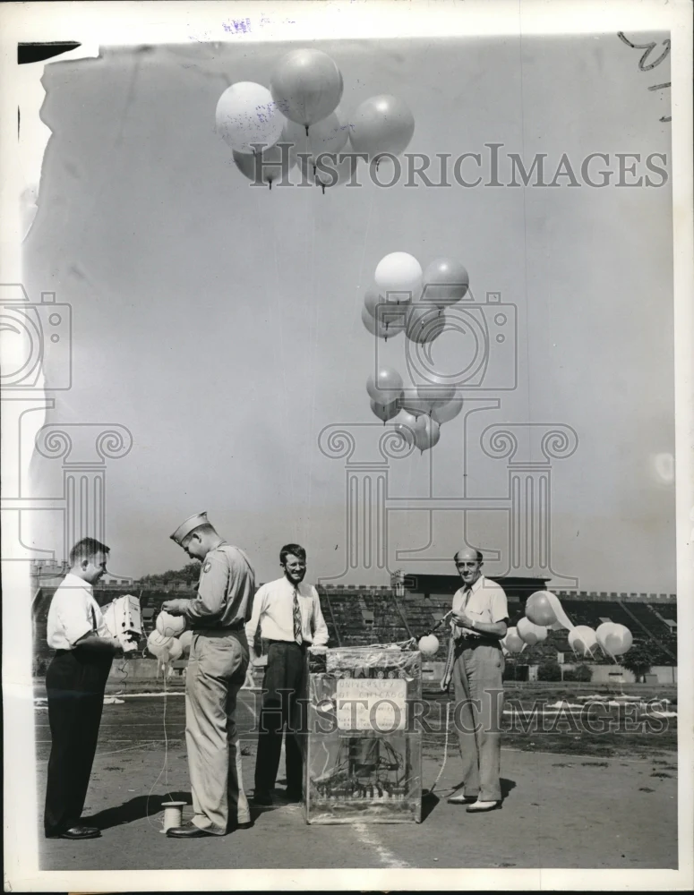 1944 Press Photo Chicago, Univ of Chicago Pros Marcel Schein & Cosmic ray gear