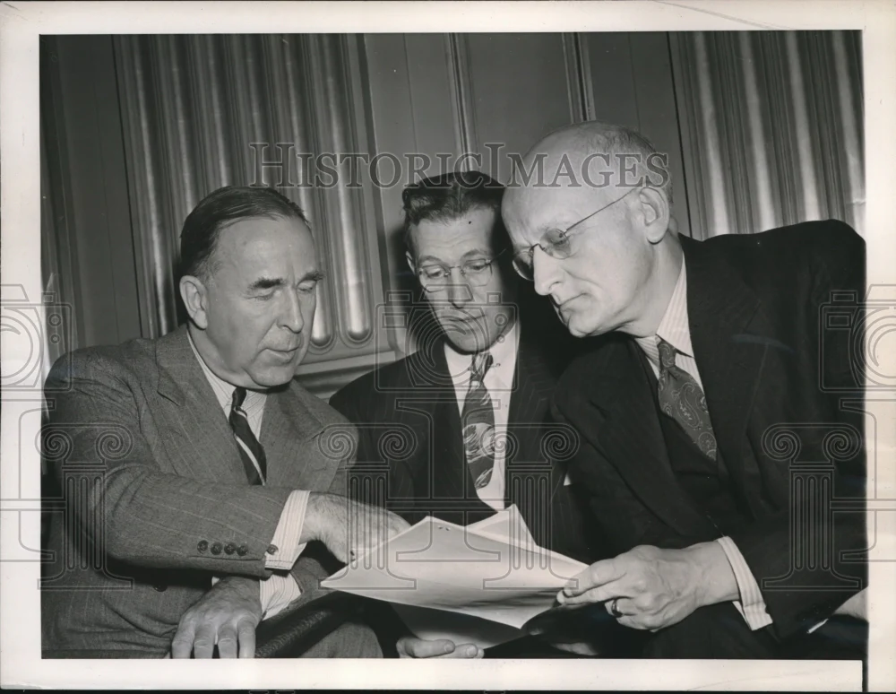 1945 Press Photo DC Wm McAfee, Richard Lowe,P Wharton of Atlantic Oil