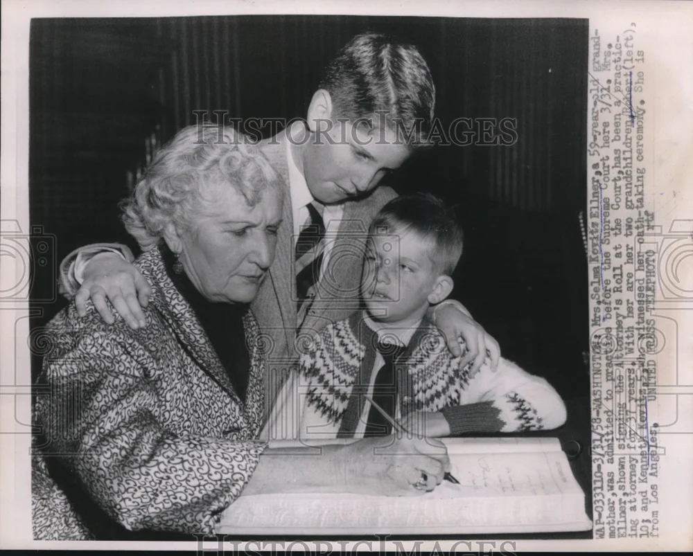 1935 Press Photo DC Mrs Selma K Ellner signs Atty rolls
