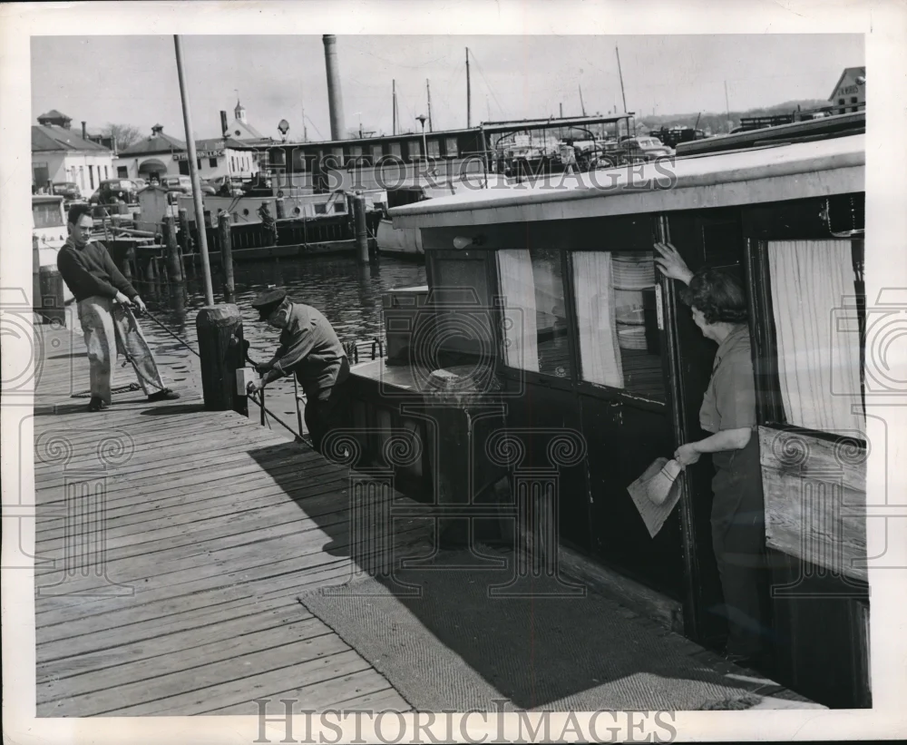 1947 Press Photo Mr Kise & his boat on Potomac River in DC after a cruise