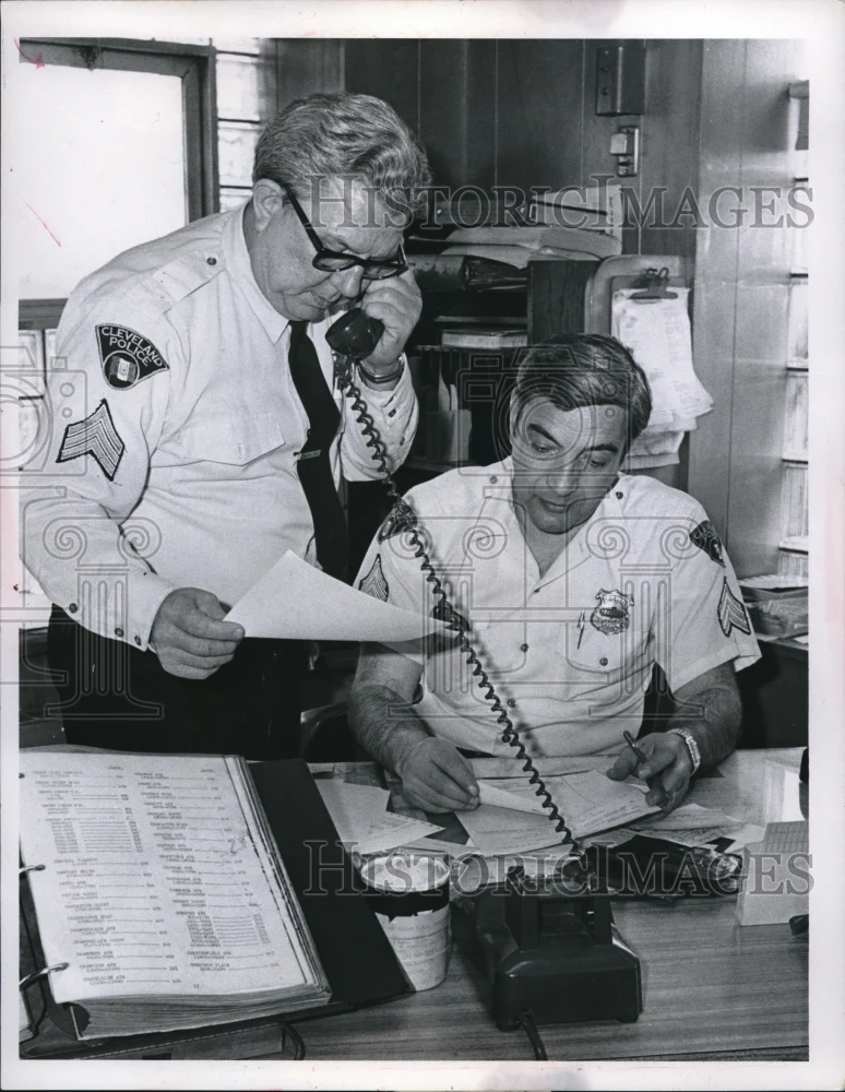 1970 Press Photo Sgt Bernard Schweter & Sgt Sheldon Friedland, police radio