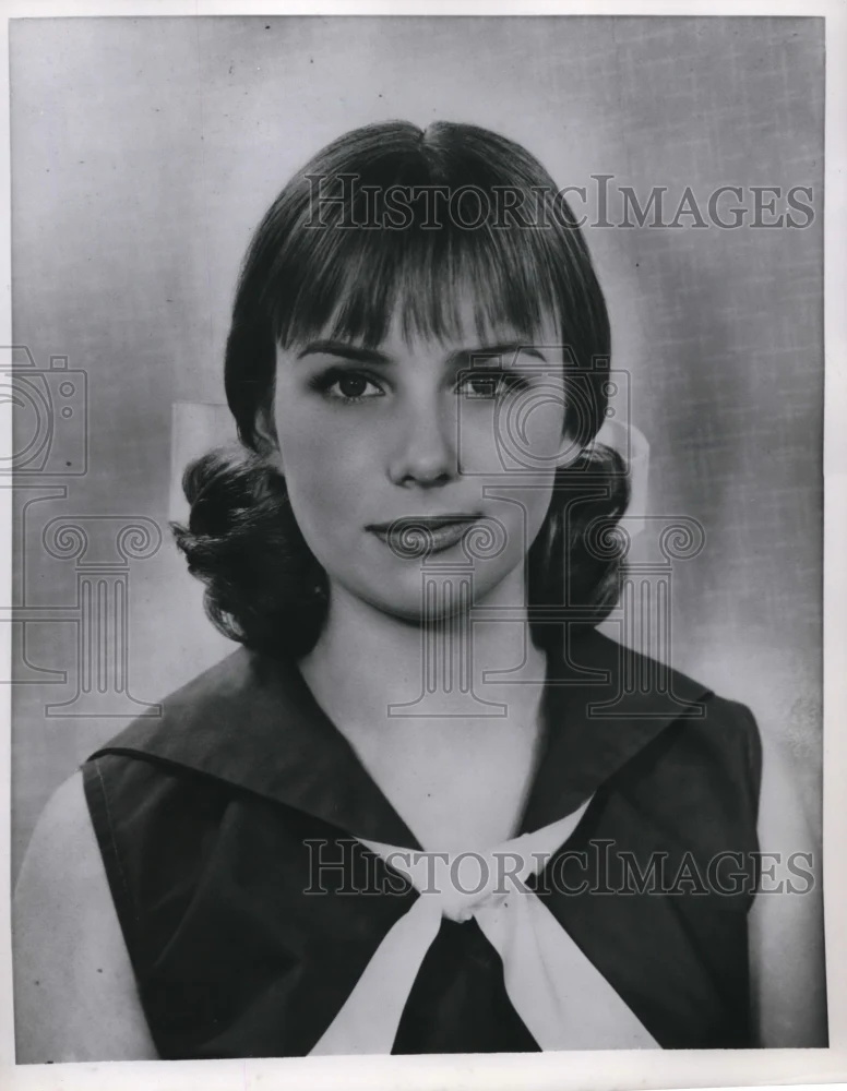 1959 Press Photo New hair styles for teens on a model