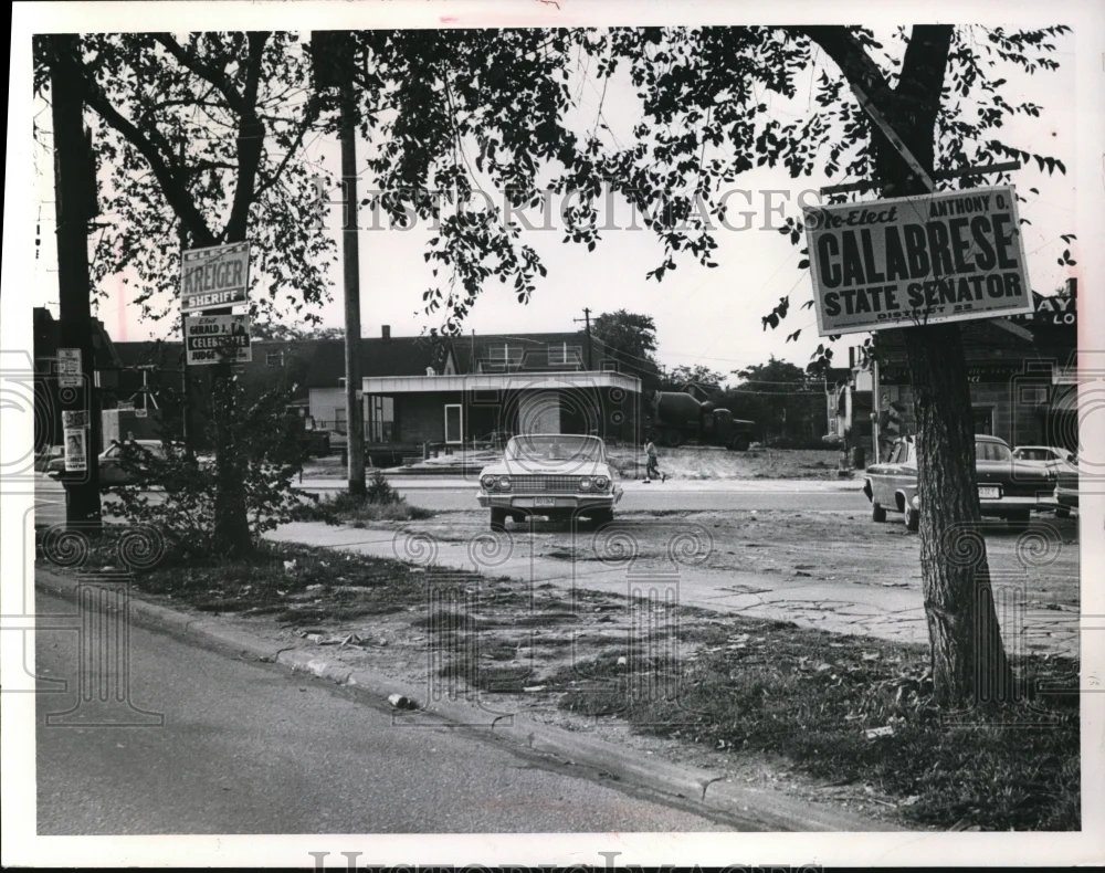 1968 Press Photo Signs for Sen campaign in Cleveland, Ohio