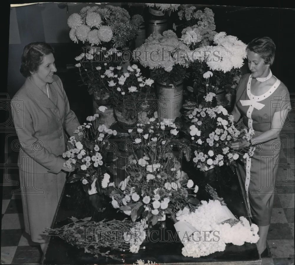 Press Photo Mrs Rose Milbrandt, Mrs Mara Cantlin of Cleveland, Ohio