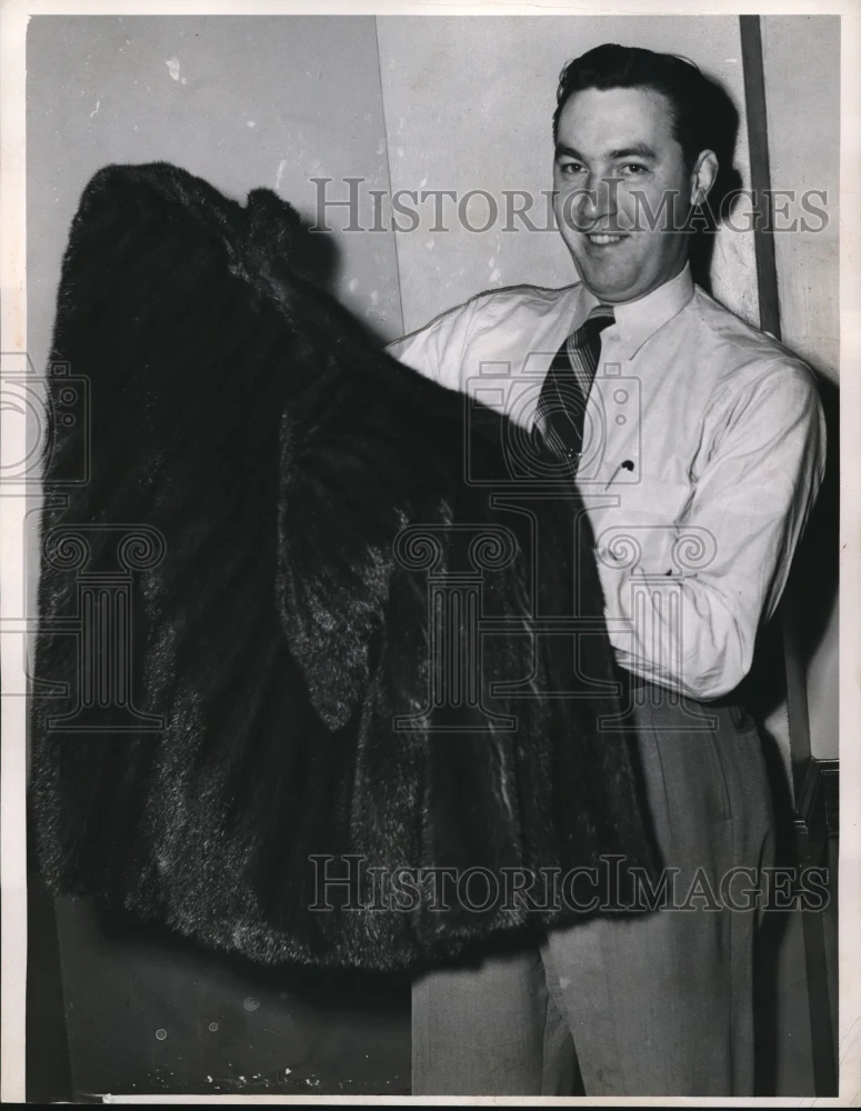 1952 Press Photo Federick T. McGuire Jr. mink coat was stolen and the recovered