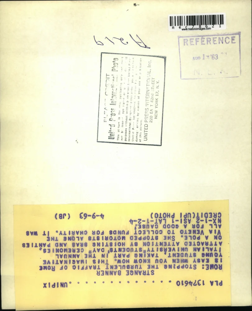 1963 Press Photo Student taking part on the annual Italian University students' - Image 2