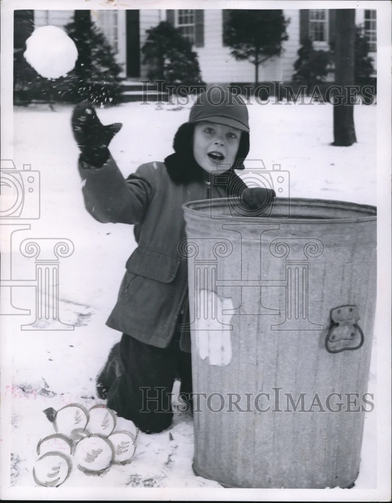 1956 Press Photo David Stobbart age 7 plays in snow in Cleveland