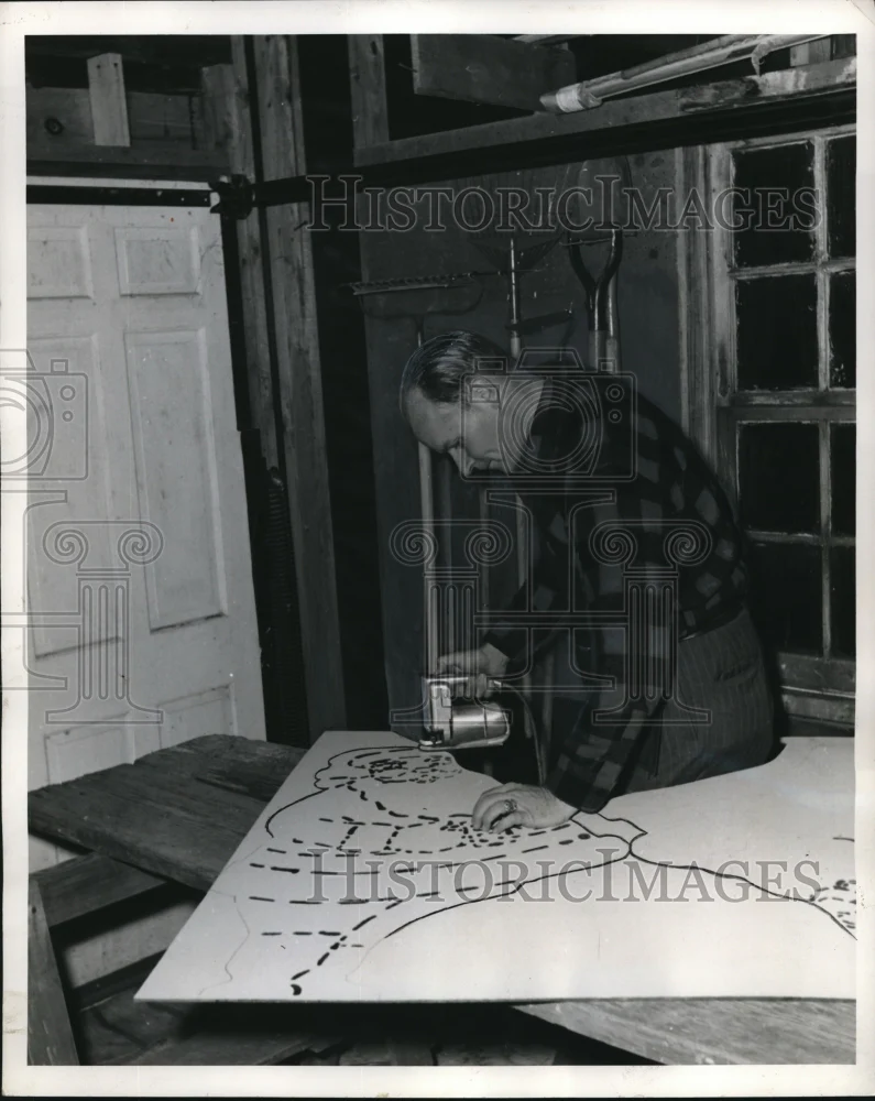 1958 Press Photo Christmas display cutout figures