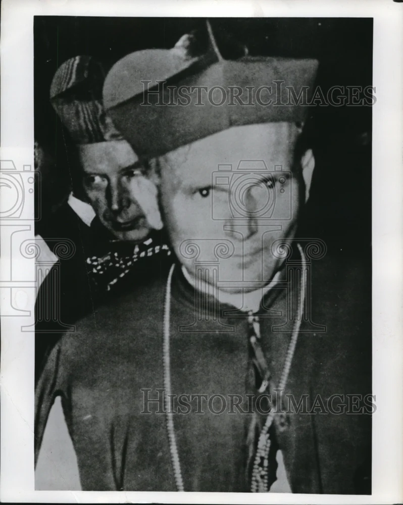 Press Photo Cardinal in a procession