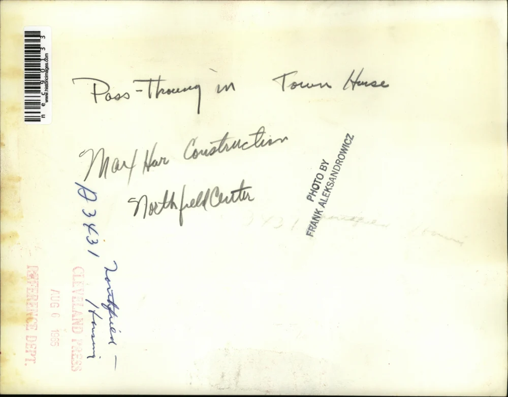 Press Photo Pass through in Town House Max Har Construction - Image 2