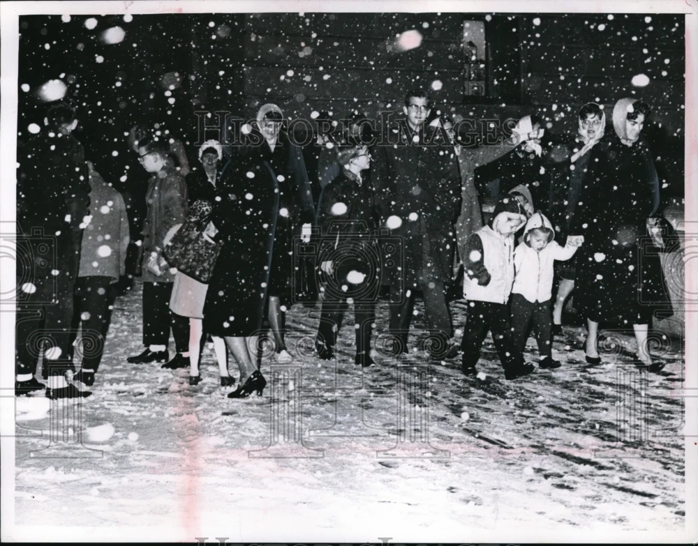 1965 Press Photo Crowd of people walking in snow storm in Cleveland Ohio