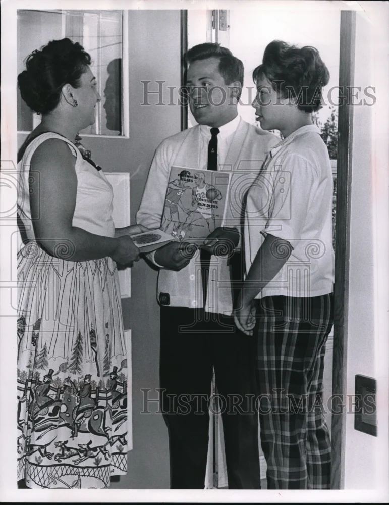 1963 Press Photo Boosting Warrensville Heights
