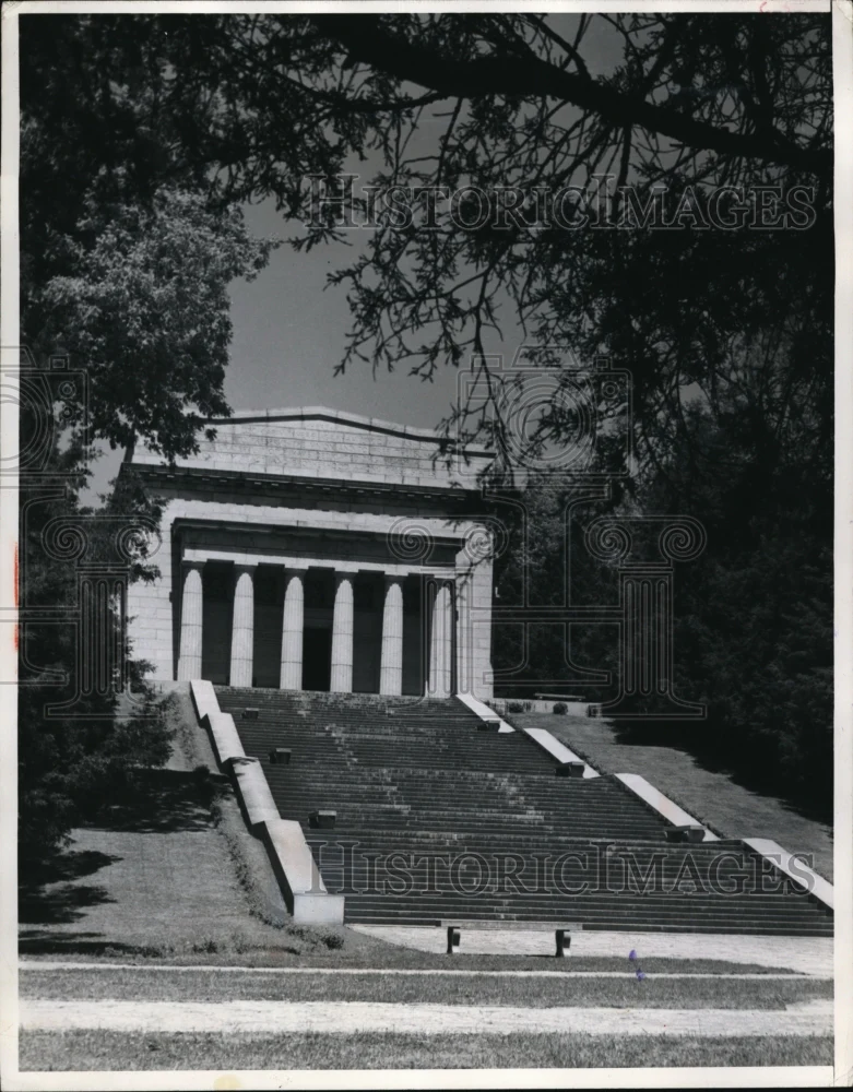 Press Photo 56 steps lead to the Lincoln Memorial in Wash DC