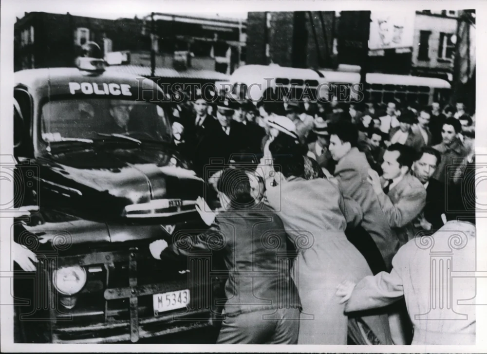 1953 Press Photo Chicago Ill.anti communists riot vs Communists at meeting