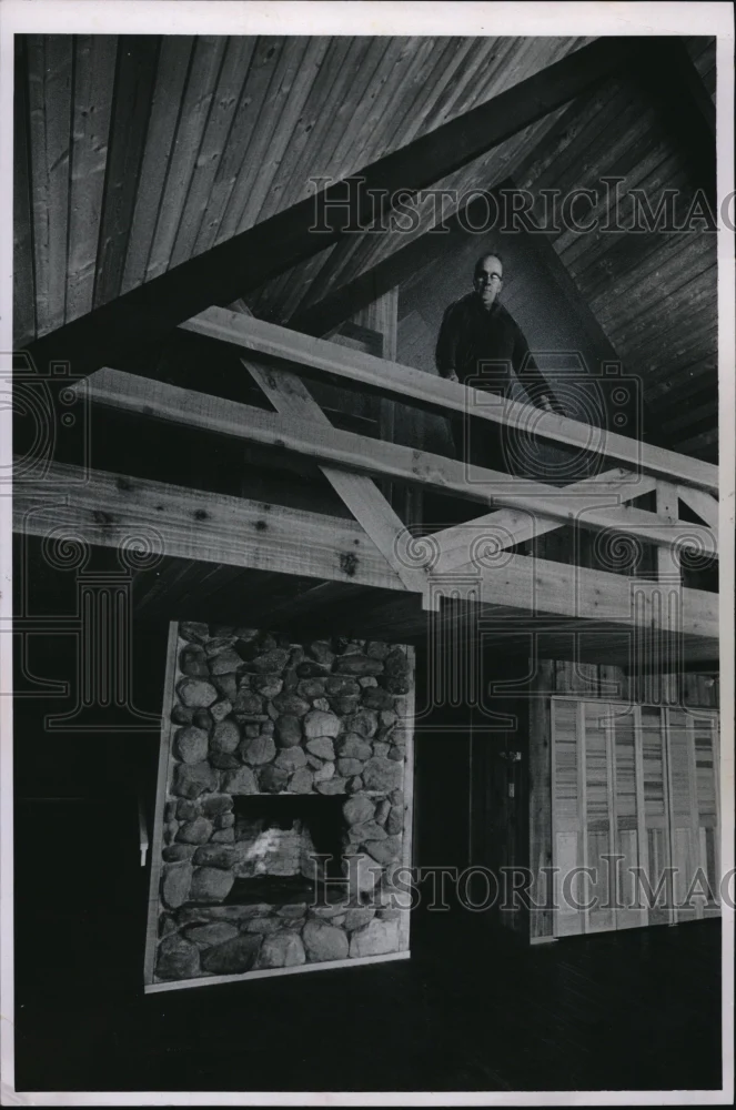 1967 Press Photo Raymond Smalley at his Cleveland Fowler Mills - nec94720
