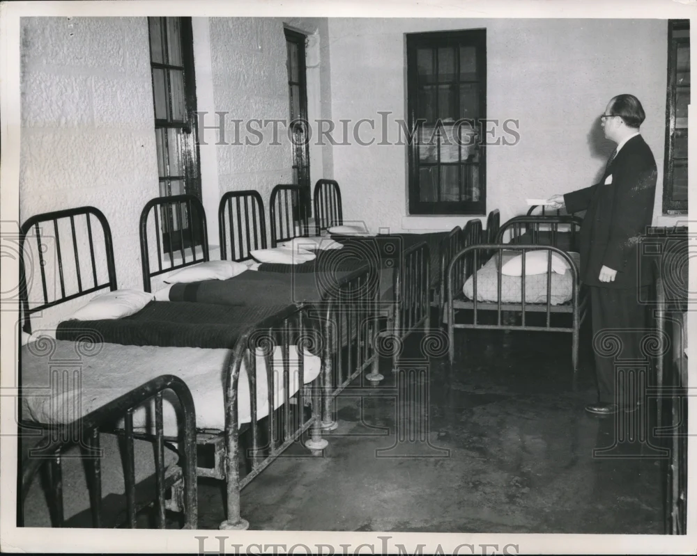 1951 Press Photo Maurice B Gordon Superintendent Cleveland Hospital - nec96901